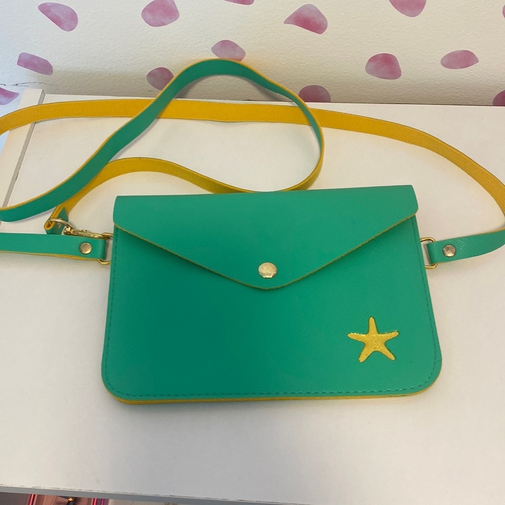 Green Top It Off Wristlet/ Crossbody Bag with Gold Embossed Starfish